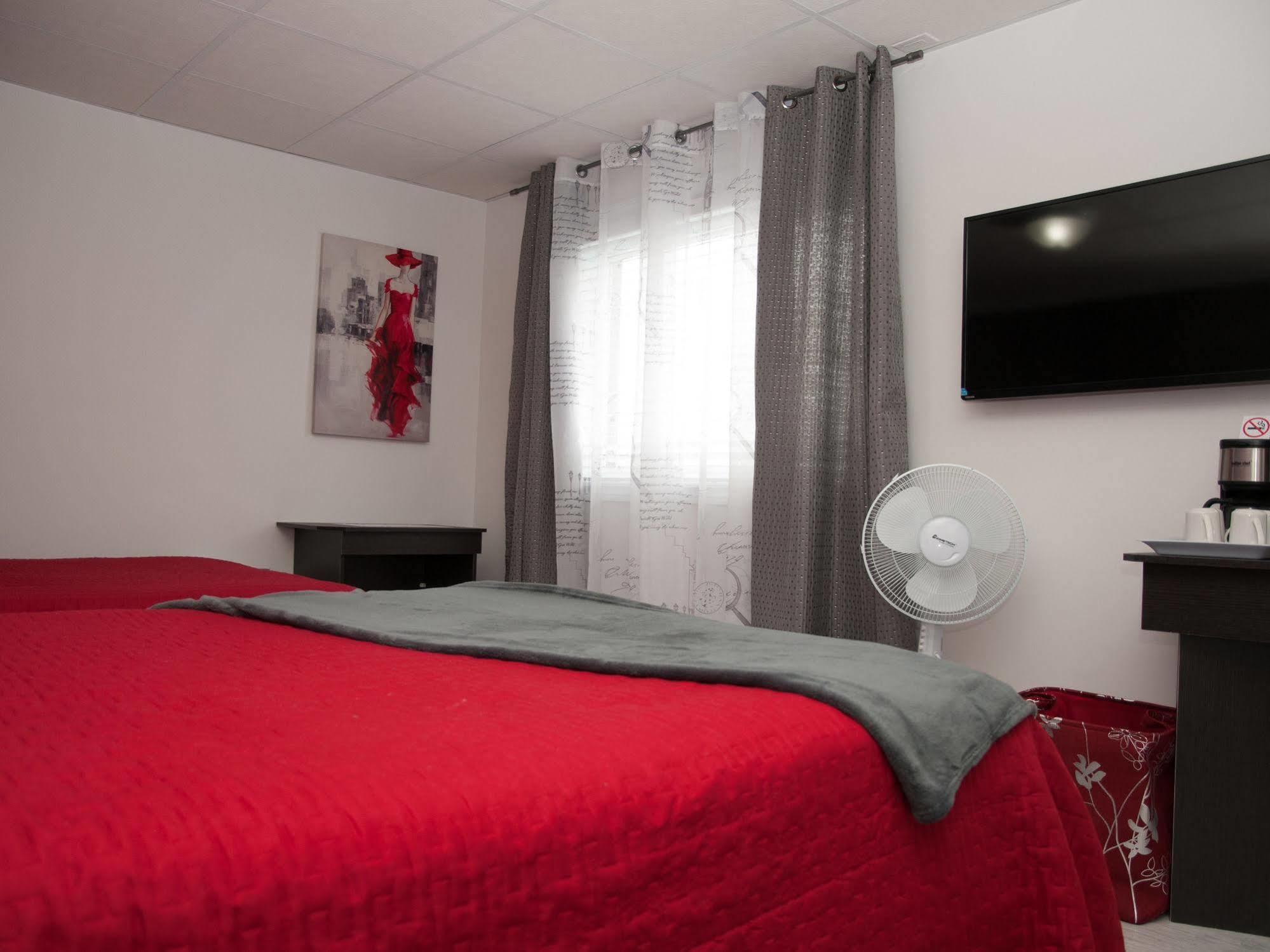 Hotel Le Plaza La Baie Bagian luar foto