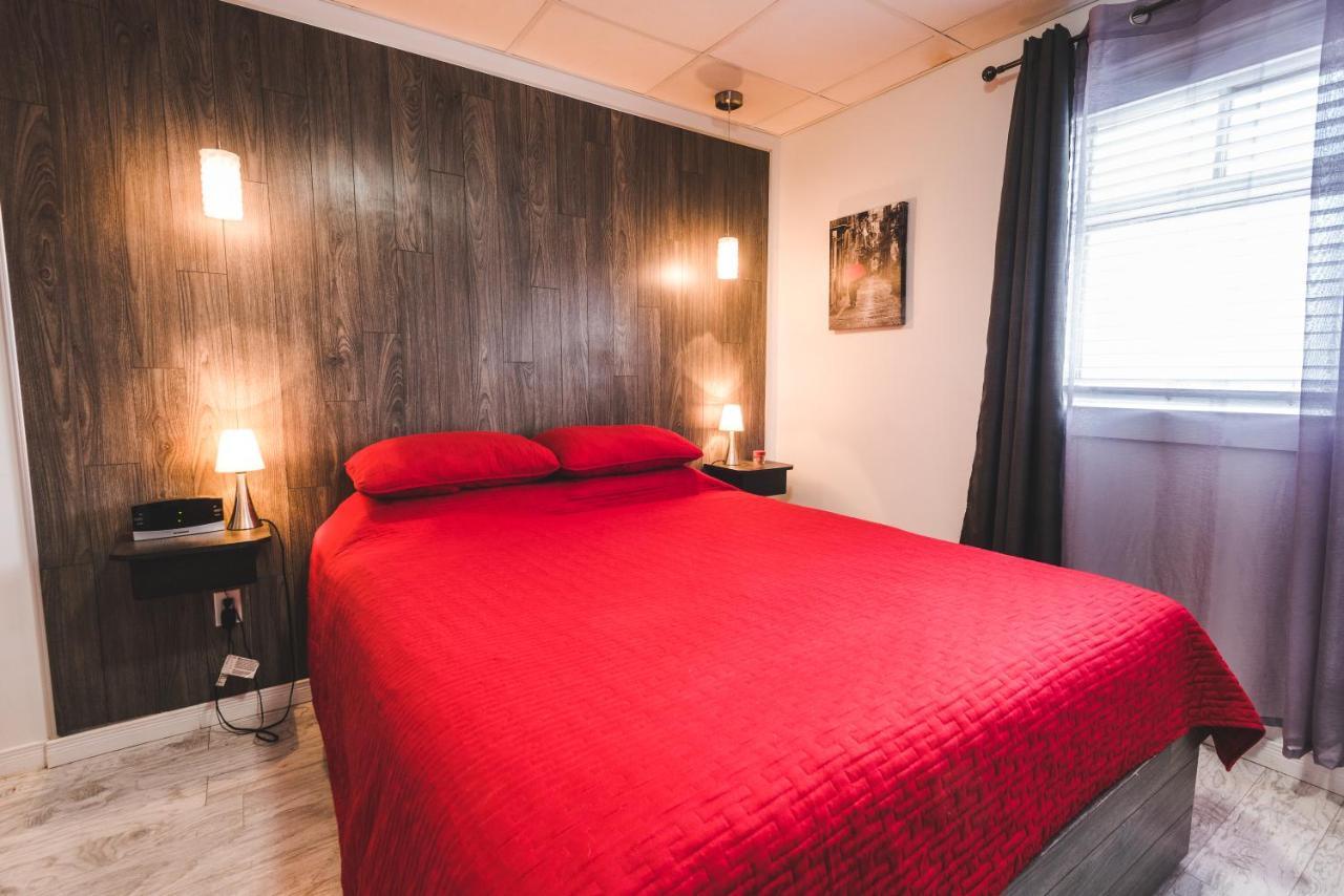 Hotel Le Plaza La Baie Bagian luar foto